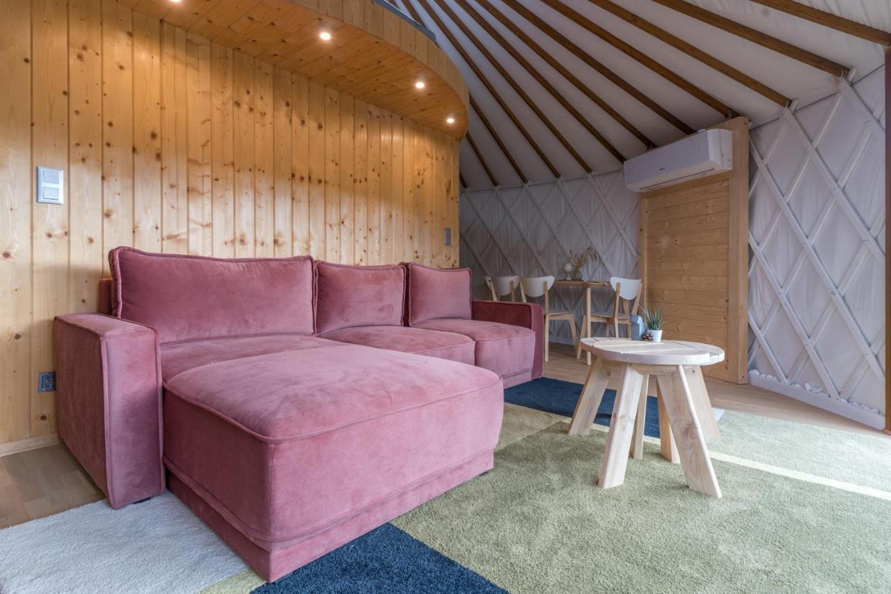 Gorski Glamping - Caloroczne Jurty Z Widokiem Tylmanowa المظهر الخارجي الصورة