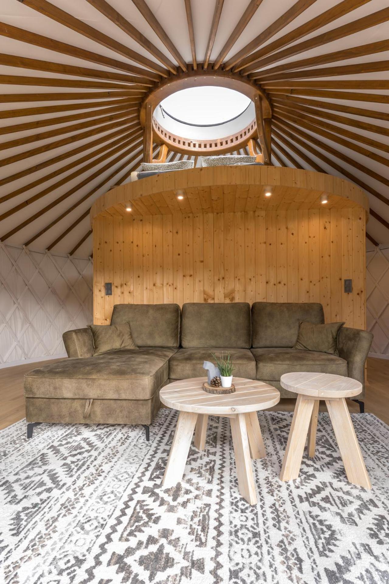 Gorski Glamping - Caloroczne Jurty Z Widokiem Tylmanowa المظهر الخارجي الصورة
